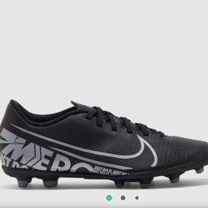 NIKE Vapor 13 Club FG Big Kid’s Soccer Cleats | 4.5 - LIKE NEW